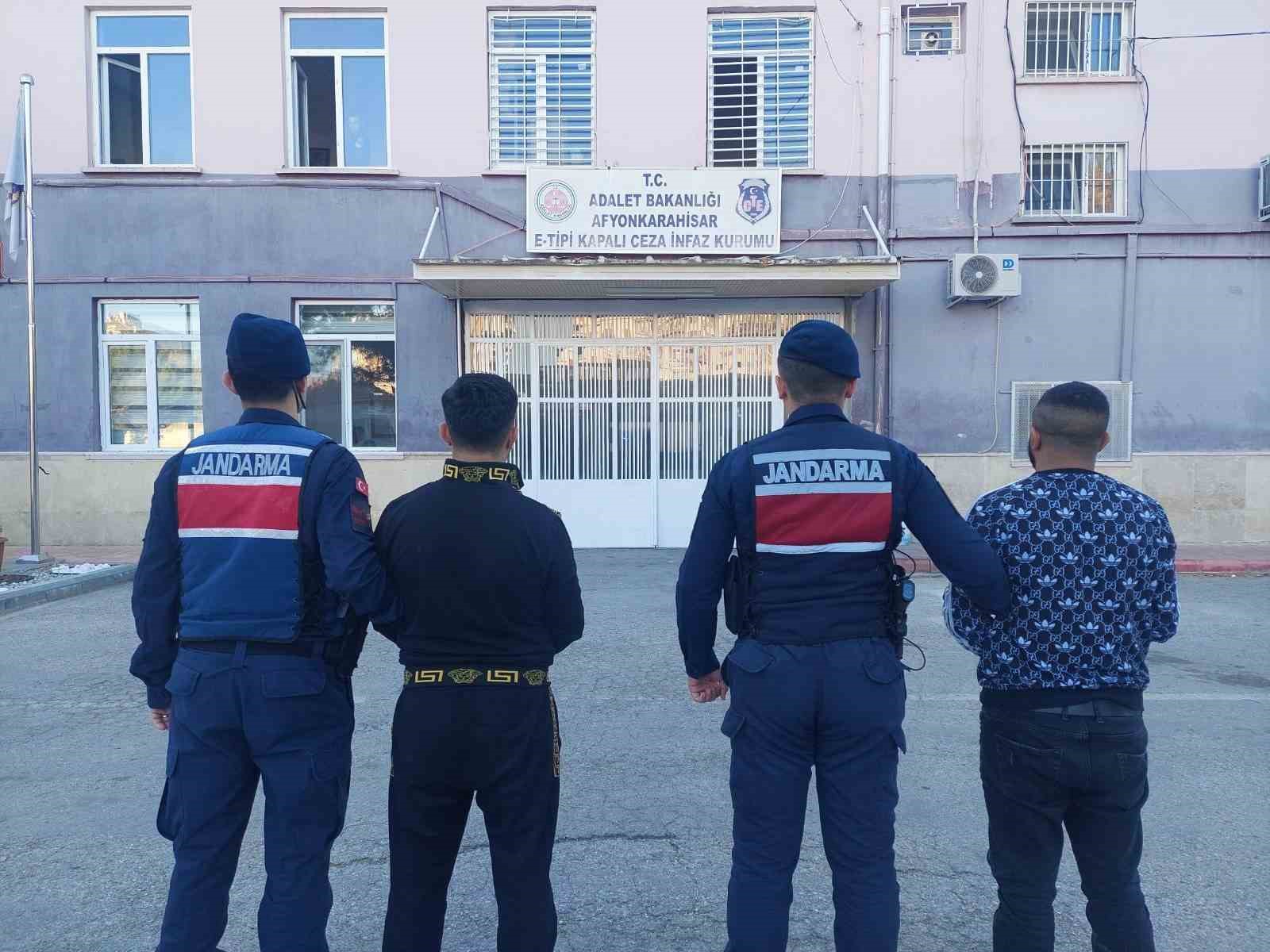 Uyuşturucu operasyonunda 2 kişi tutuklandı
