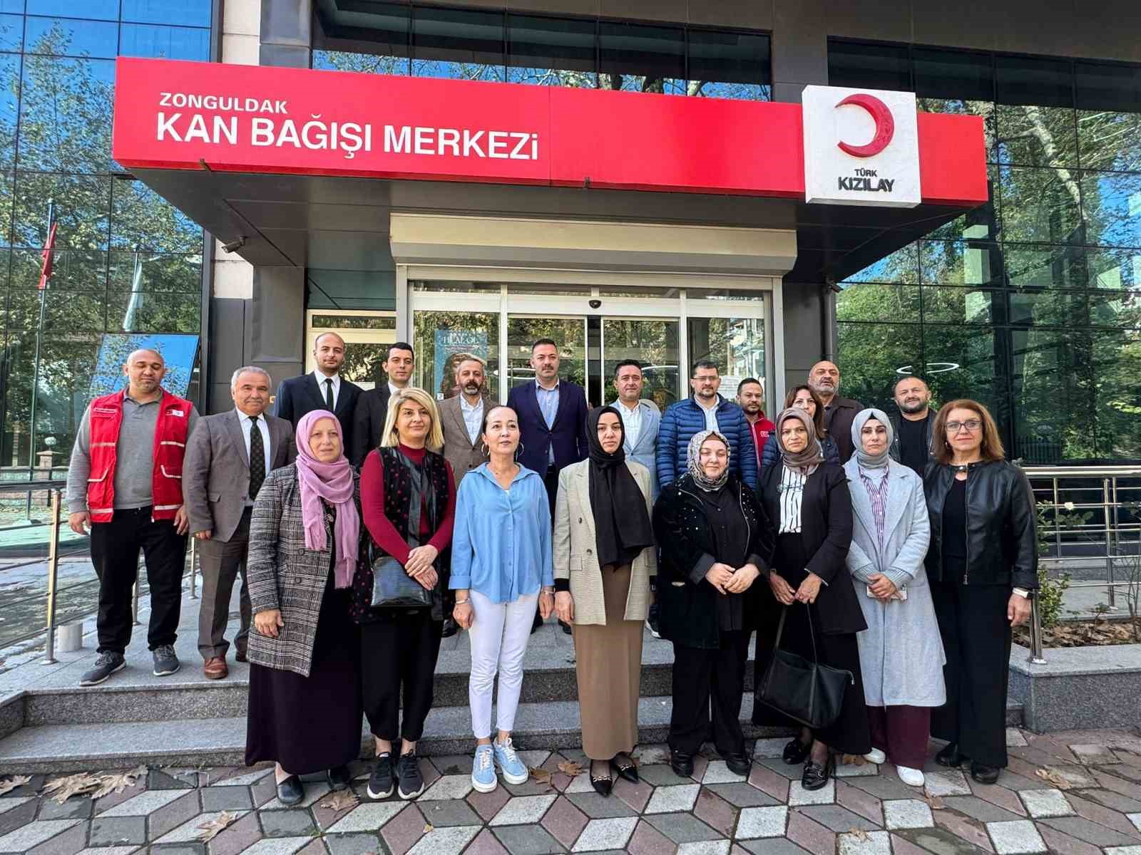 AK Parti Teşkilatı kan bağışında bulunarak hayat kurtardı
