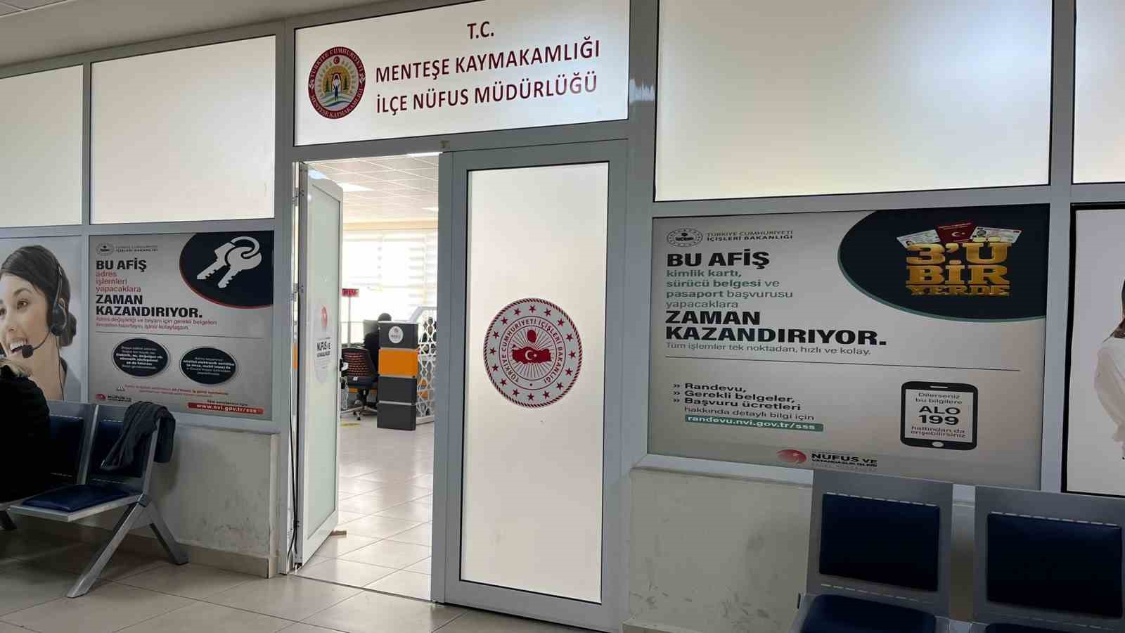 Menteşe&rsquo;de ehliyet yoğunluğu olmadı: 2 bin 500 kişi hala eski tip ehliyet sahibi
