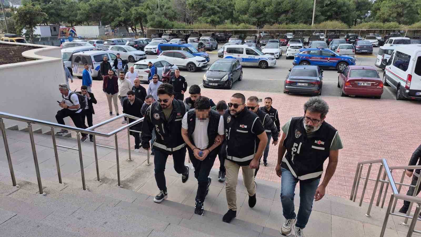 Bodrum&rsquo;da r&uuml;şvet operasyonu: İki ş&uuml;pheli adliyeye sevk edildi
