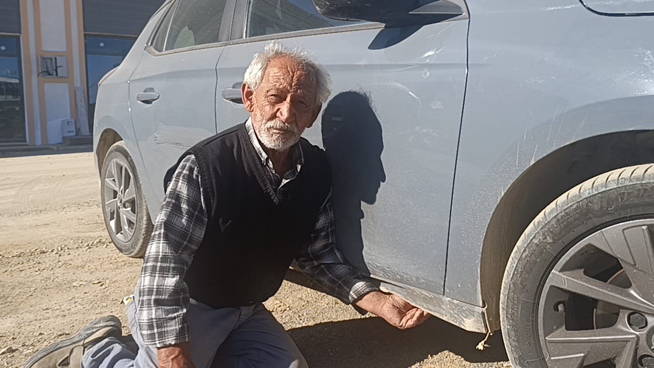 Ş&uuml;pheli bomba d&uuml;zeneği nedeniyle engelli &ccedil;ocuğu i&ccedil;in aldığı ara&ccedil; zarar g&ouml;rd&uuml;
