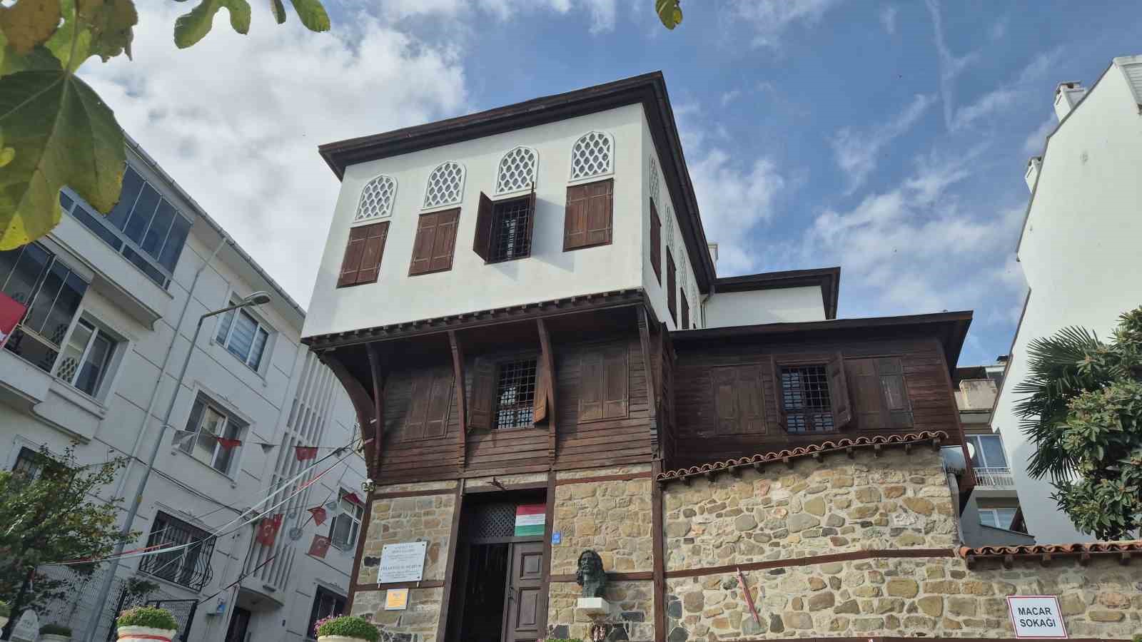 Osmanlı’ya sığınan Macar kralının evi eski günlerini arıyor