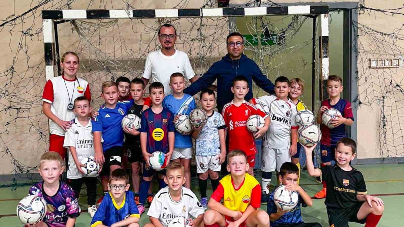 KB&Uuml;&rsquo;l&uuml; akademisyenler futsal ve beden eğitimi alanında deneyimlerini paylaştı
