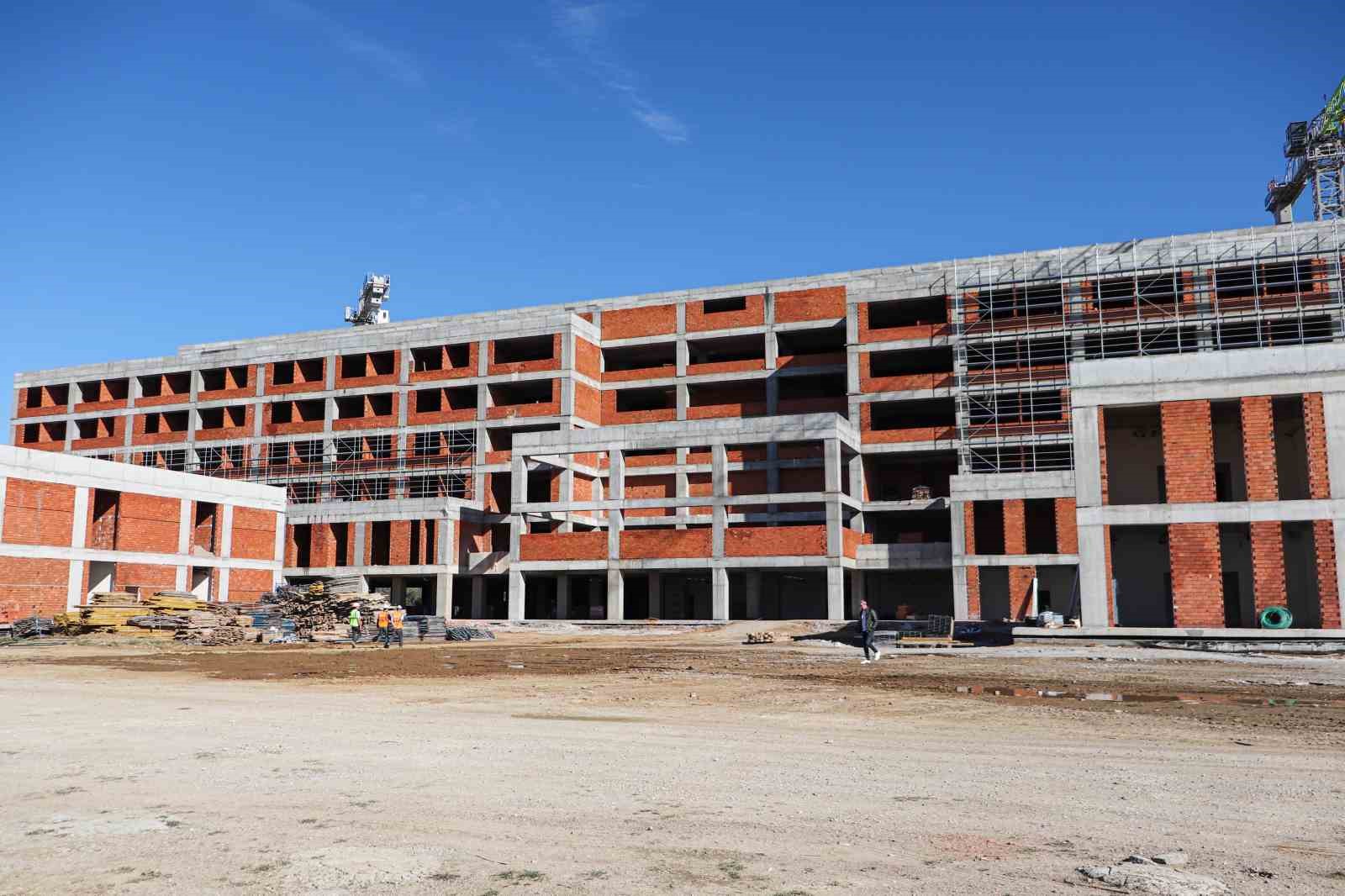 Canbey "Bu eser, Balıkesir&rsquo;imizin sağlıkta geldiği seviyeyi bir &uuml;st noktaya taşıyacak"
