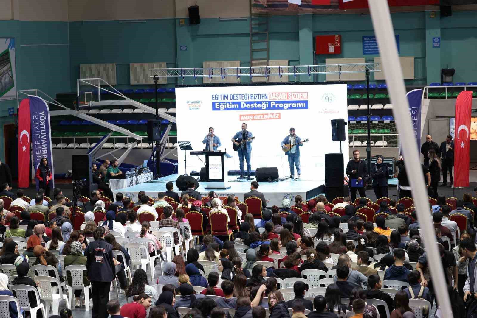 Arnavutköy Belediyesi’nden eğitime 70 milyon liralık dev destek