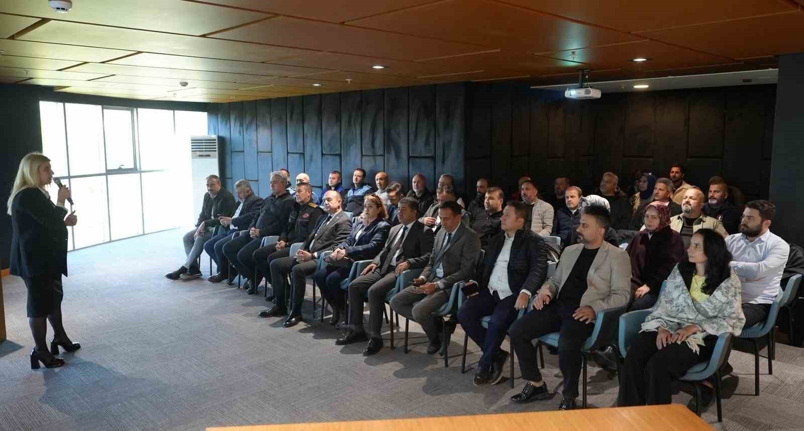 Doğru iletişim teknikleri ve stres y&ouml;netimi anlatıldı
