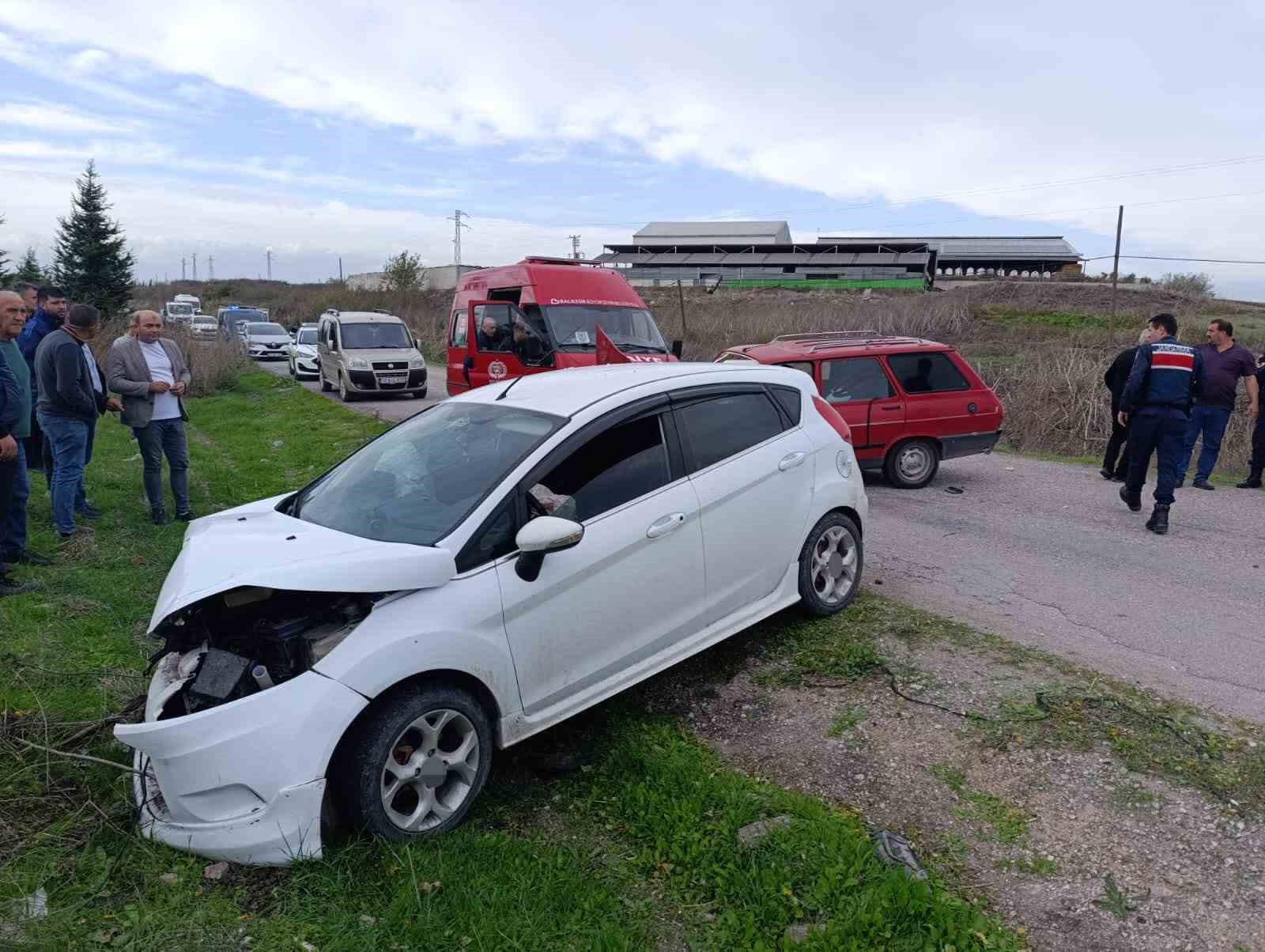 Manyas&rsquo;ta meydana gelen kazada ağır yaralanan s&uuml;r&uuml;c&uuml; hayatını kaybetti
