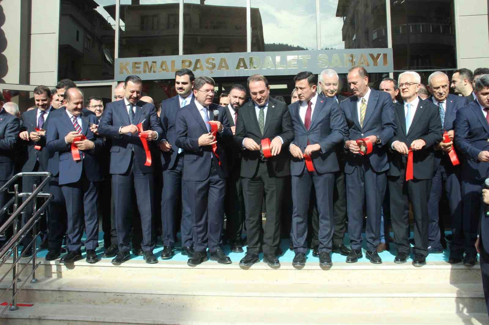 Kemalpaşa Adalet Sarayı açılışını yapan Bakan Tunç: "Türkiye genelinde 388 adliye sarayı var"