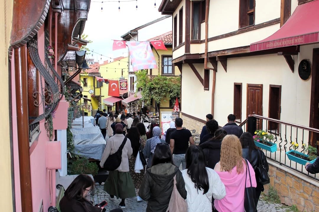 SUB&Uuml;&rsquo;l&uuml; &ouml;ğrenciler Eskişehir&rsquo;in k&uuml;lt&uuml;rel mirasını keşfettiler
