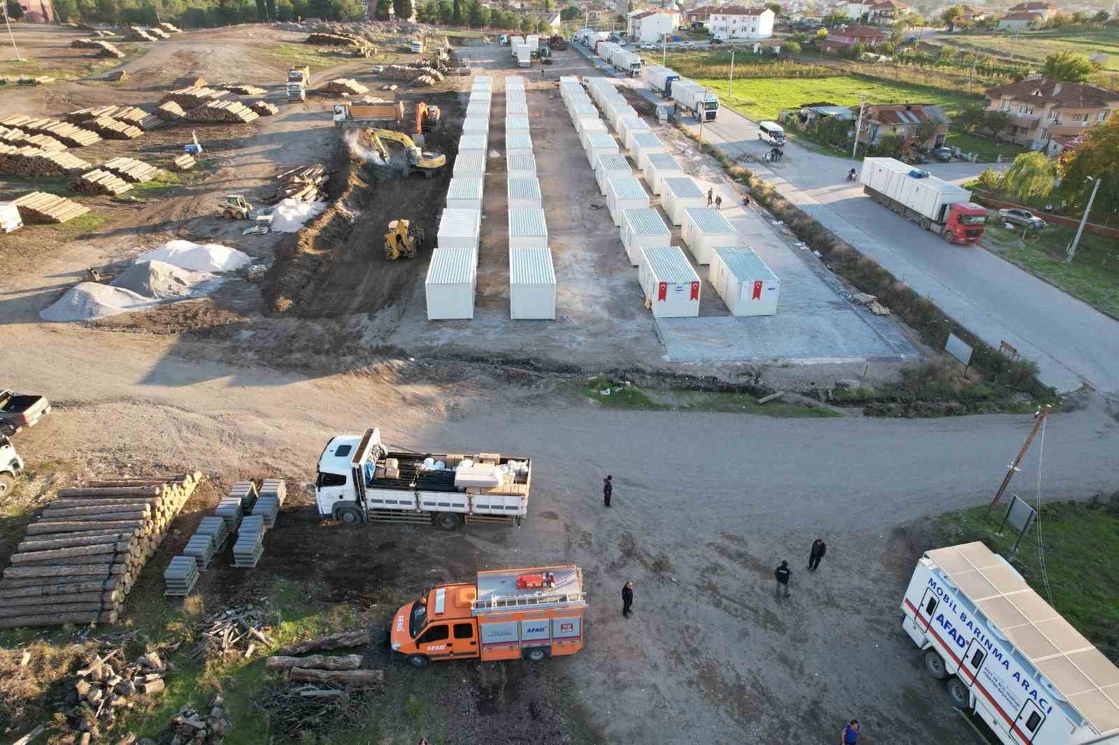 Depremin yaralarını sarmaya &ccedil;alışan Sındırgı&rsquo;ya konteyner kent
