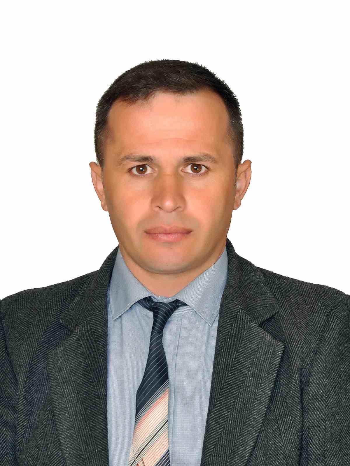 Traktör ile kazan arasına sıkışan köy muhtarı hayatını kaybetti