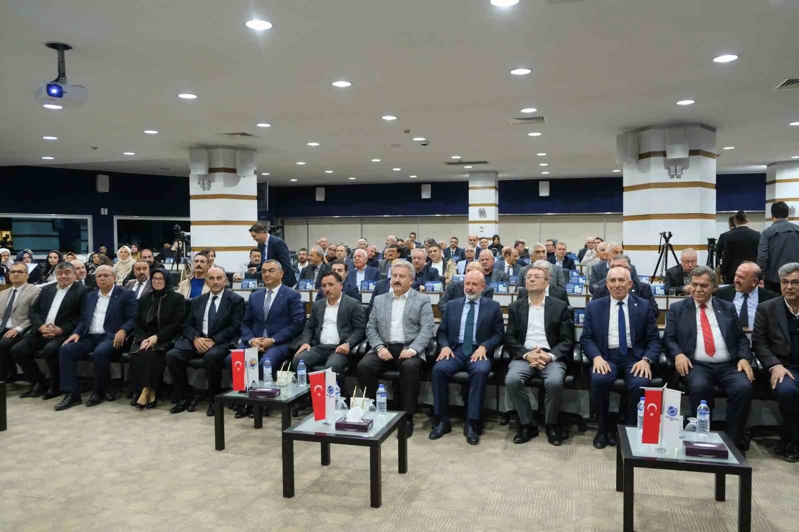 KAYSO&rsquo;da yılın ahisi kaftanını giydi
