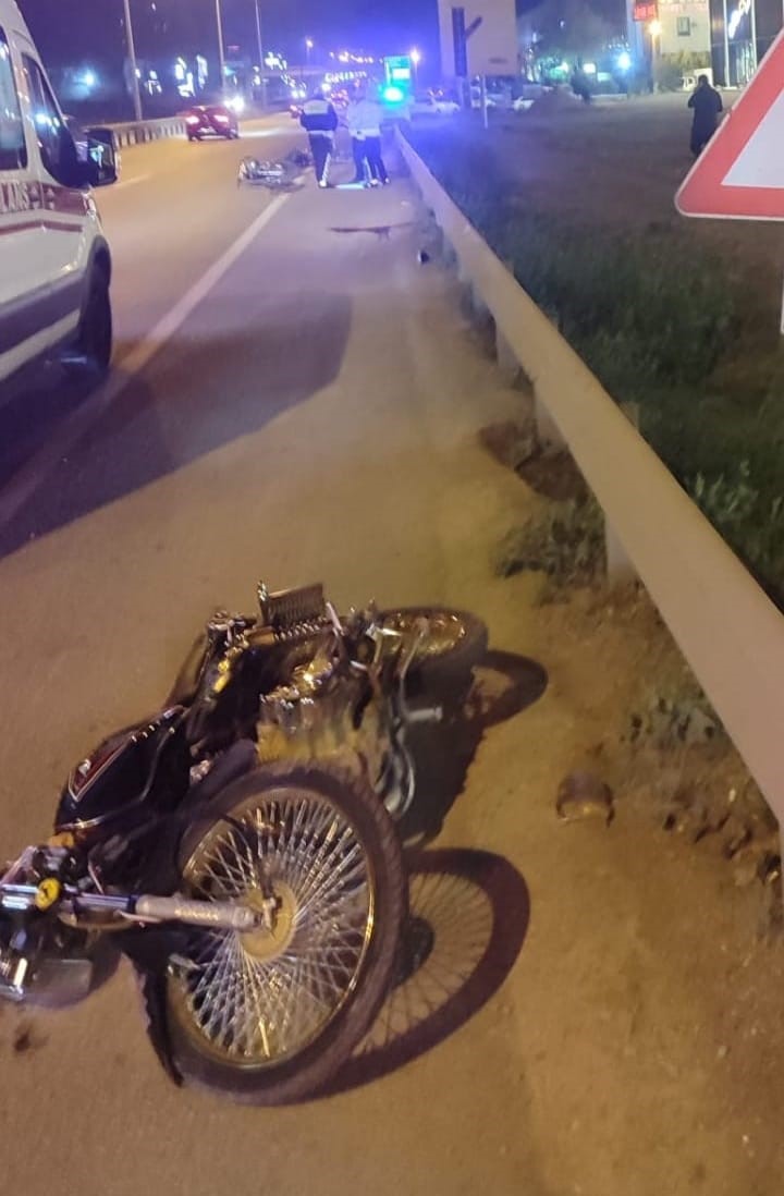 Motosikletler çarpıştı: 1’i ağır 6 kişi yaralandı