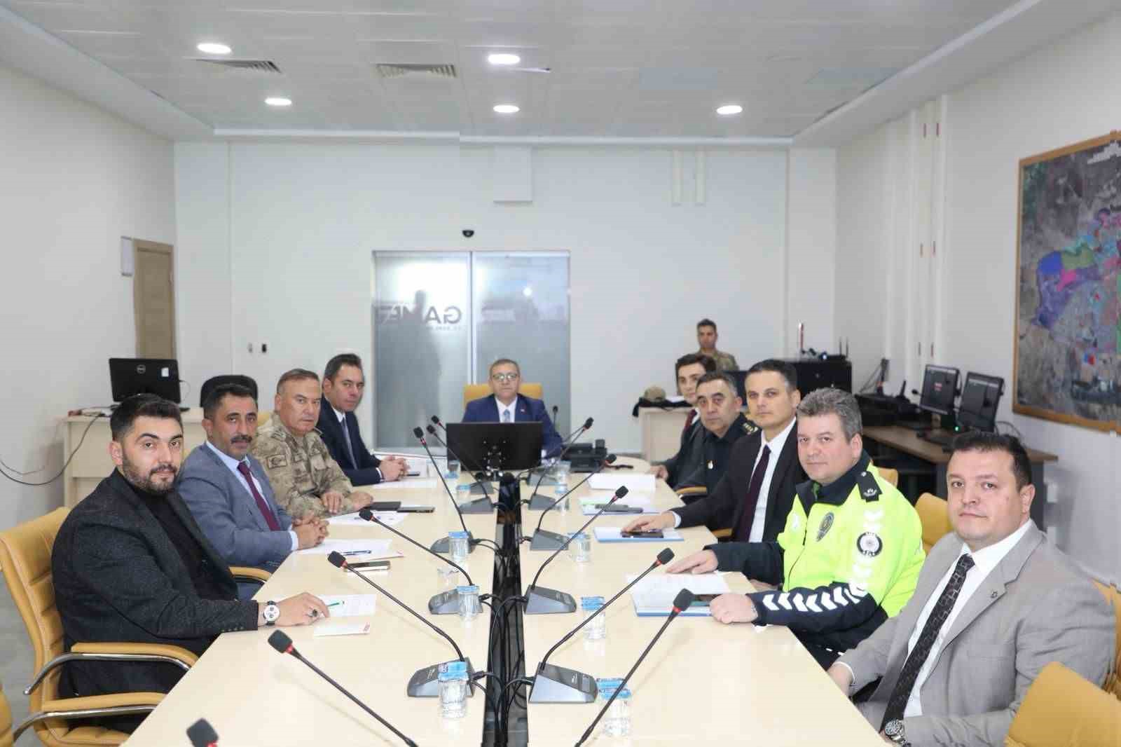 Kars’ta Karayolları Trafik Levhalarının Sadeleştirilmesi Komisyonu Toplantısı yapıldı