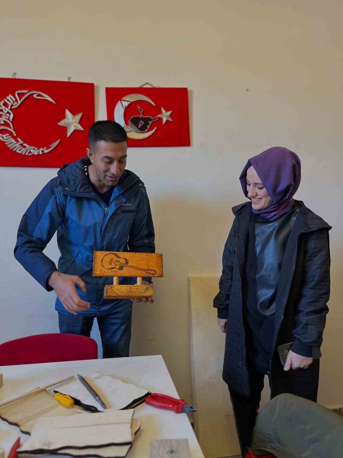 Kaymakam Dertlioğlu&rsquo;ndan gen&ccedil;lik merkezine ziyaret
