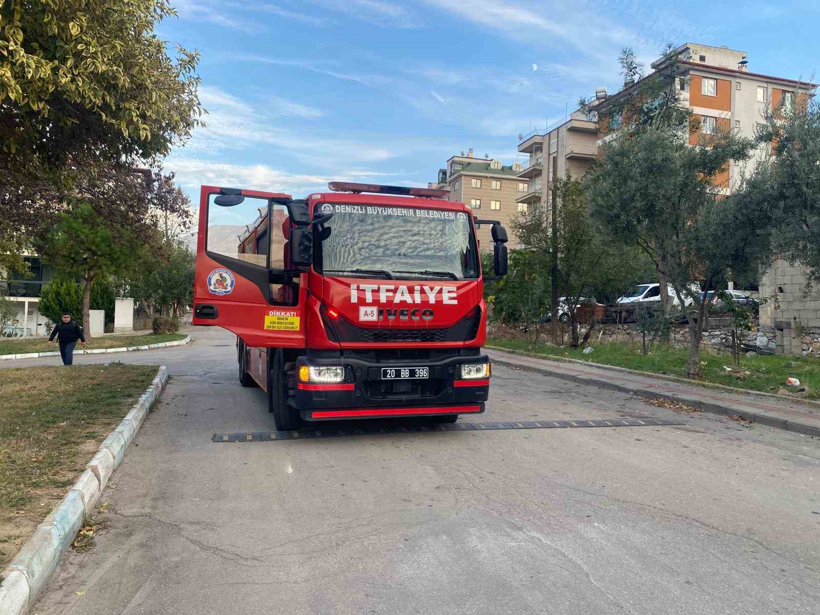 Parkta oynayan çocuklar oyuncağı ateşe verdi
