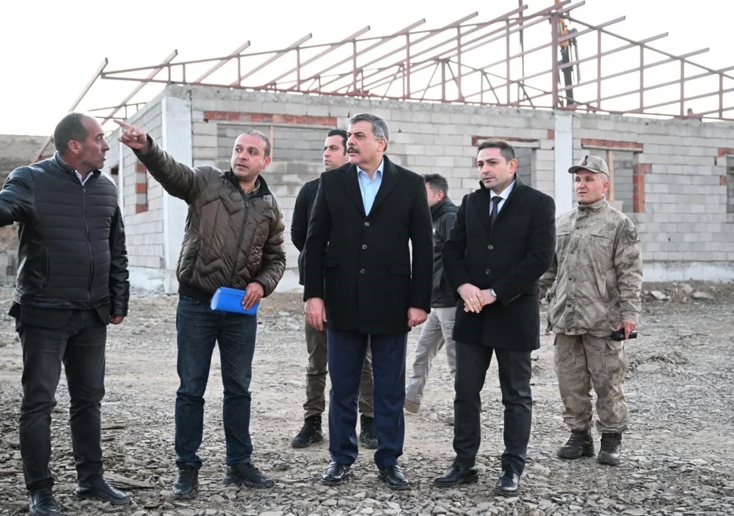 Aziziye’de 200 hayvan için barınak yapılıyor