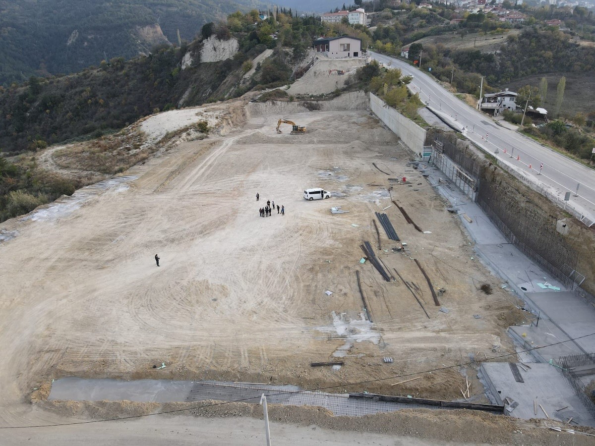 Başkan Kumral devam eden projeleri yerinde inceledi

