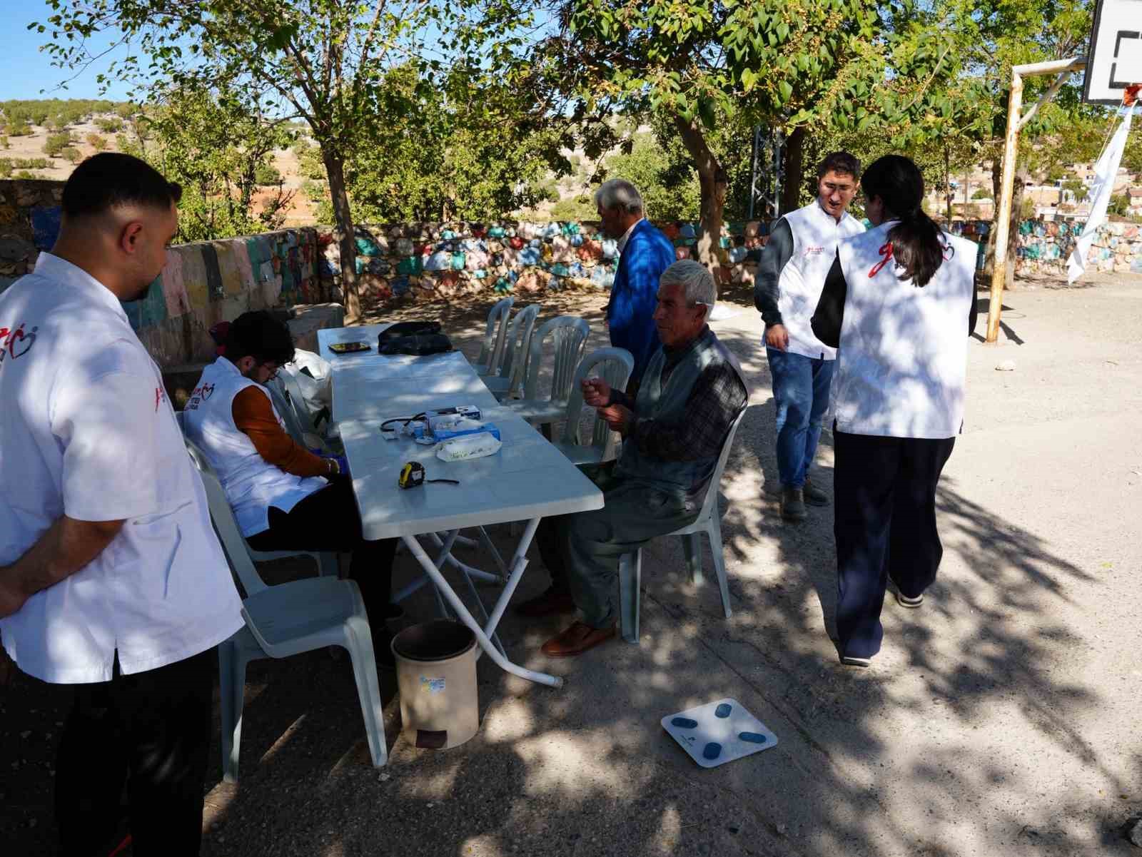 Eğil Belediyesi, &ccedil;ocuklara diş ve sağlıkla ilgili hediyeler dağıttı
