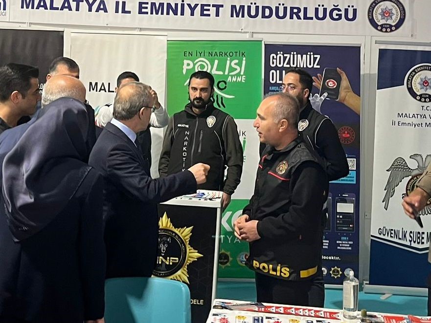 Malatya Kitap Fuarı&rsquo;nda Emniyet&rsquo;ten bilgilendirme standı
