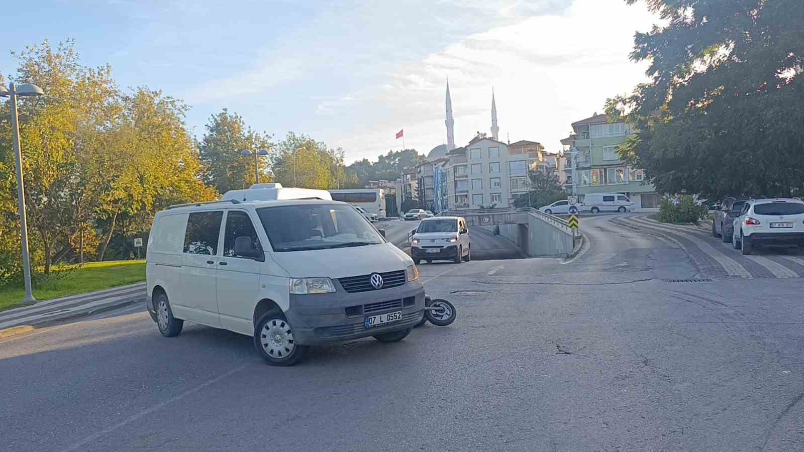 Kamyonet s&uuml;r&uuml;c&uuml;s&uuml;n&uuml;n dikkatsizliği kazayı beraberinde getirdi: 1 yaralı

