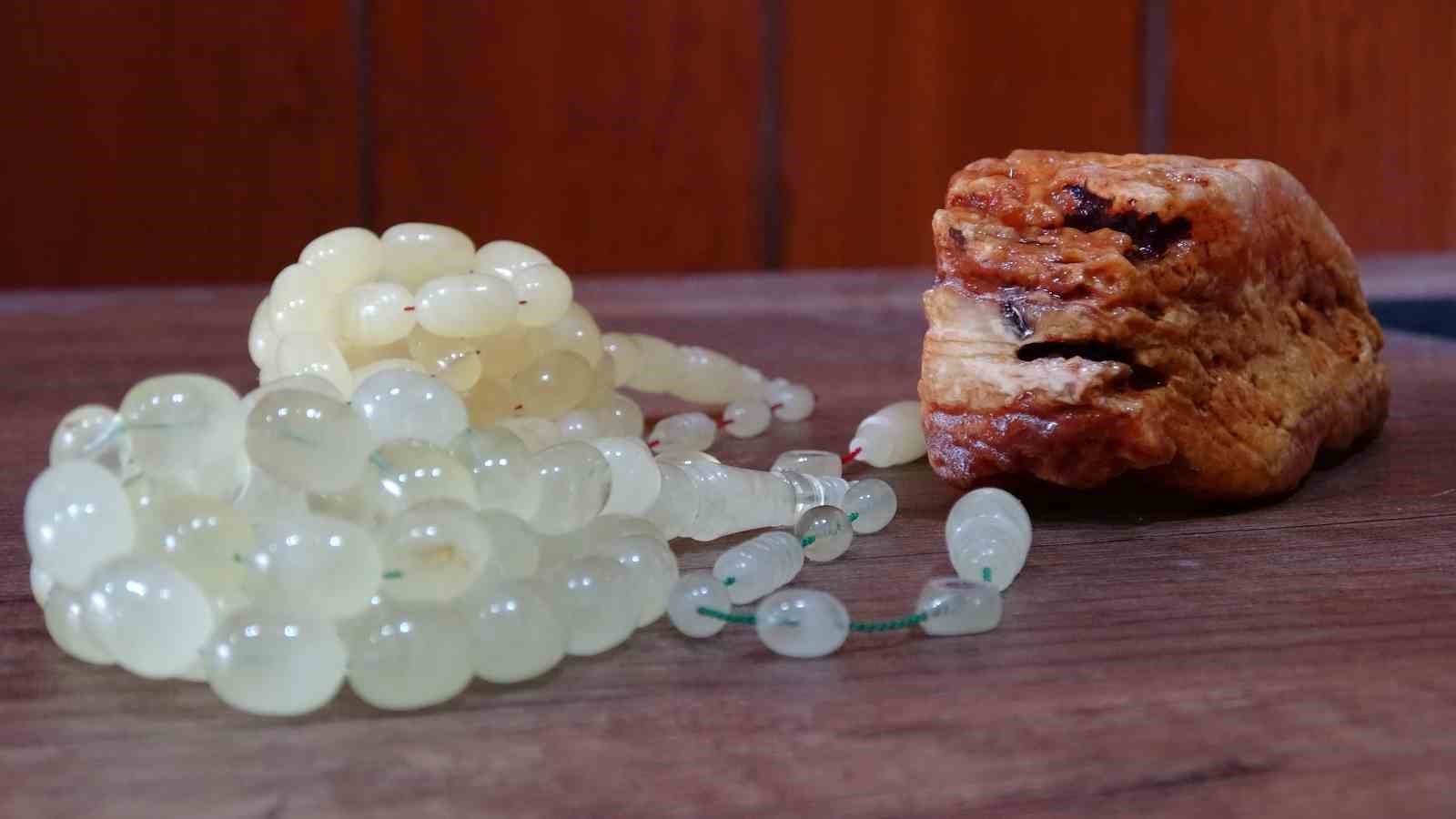 Bu tespihlerin fiyatı dudak uçuklatıyor
