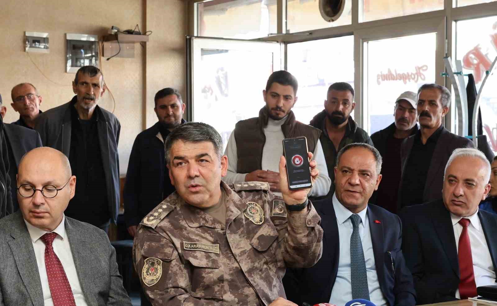 Karaburun; "Her okul bir polise zimmetli"
