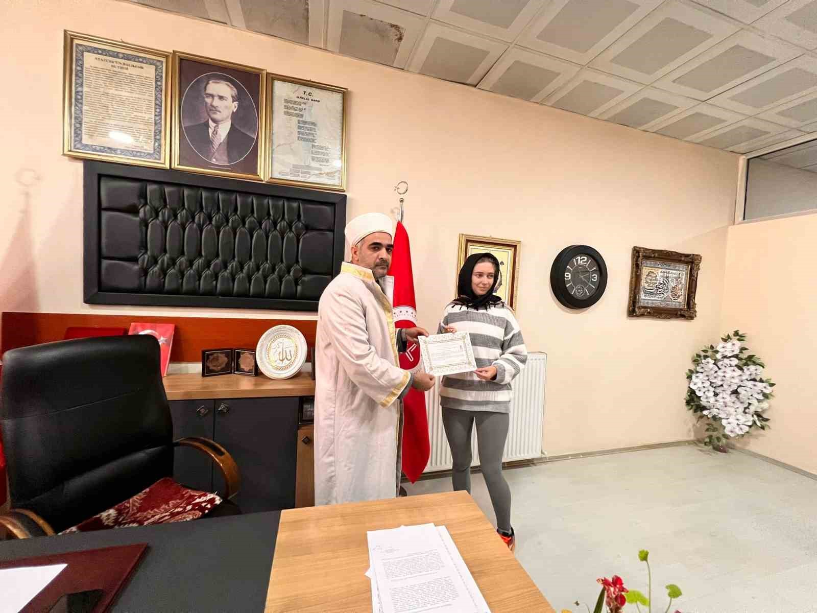 Rusya&rsquo;dan Y&uuml;ksekova&rsquo;ya uzanan aşk hikayesi m&uuml;sl&uuml;manlıkla ta&ccedil;landı
