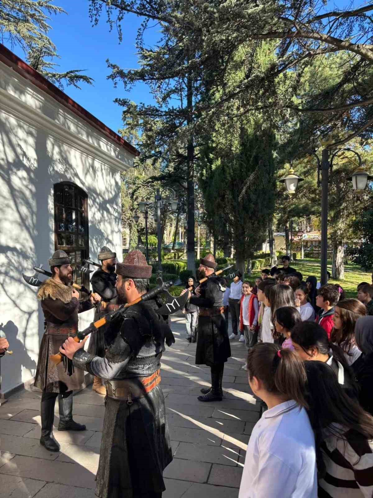 Bayırköy’de miniklerin tarih dolu Bilecik gezisi