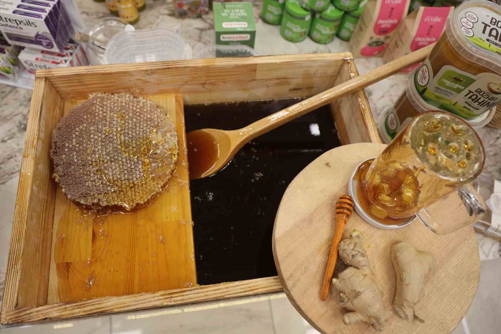 Boğaz enfeksiyonuna karşı zencefil ve bal karışımı