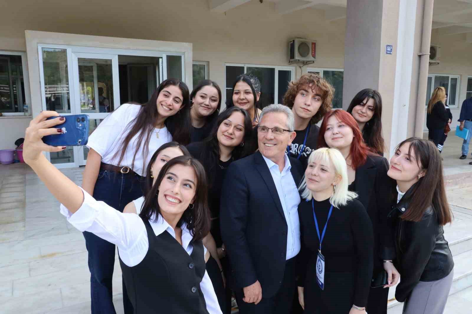 Başkan Tetik üniversite öğrencileri ile buluştu
