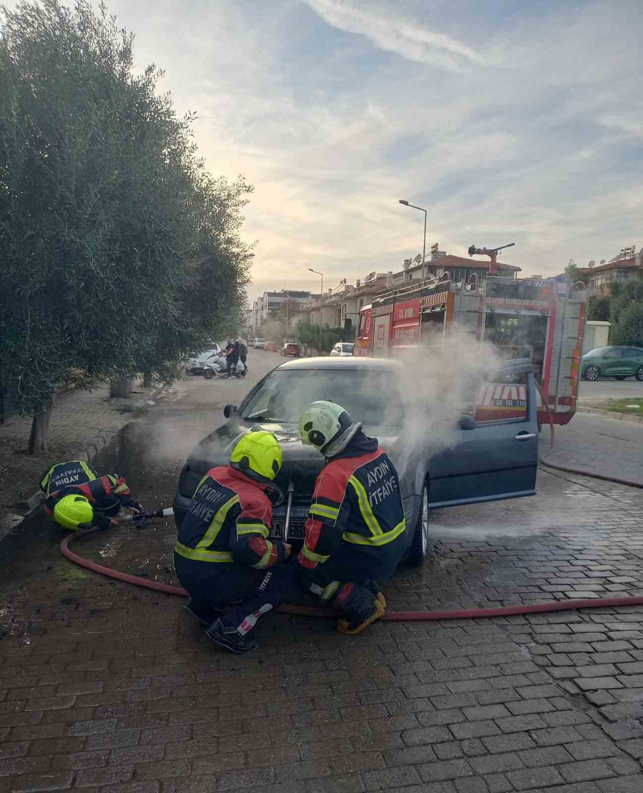 Otomobil seyir halindeyken alev aldı