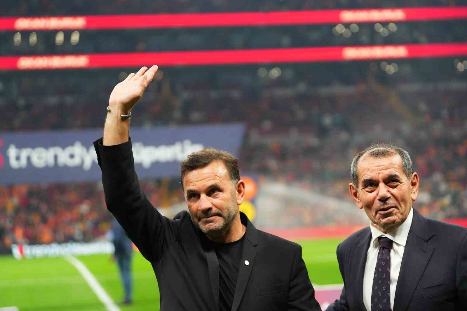 Okan Buruk’a 100. galibiyet plaketi verildi
