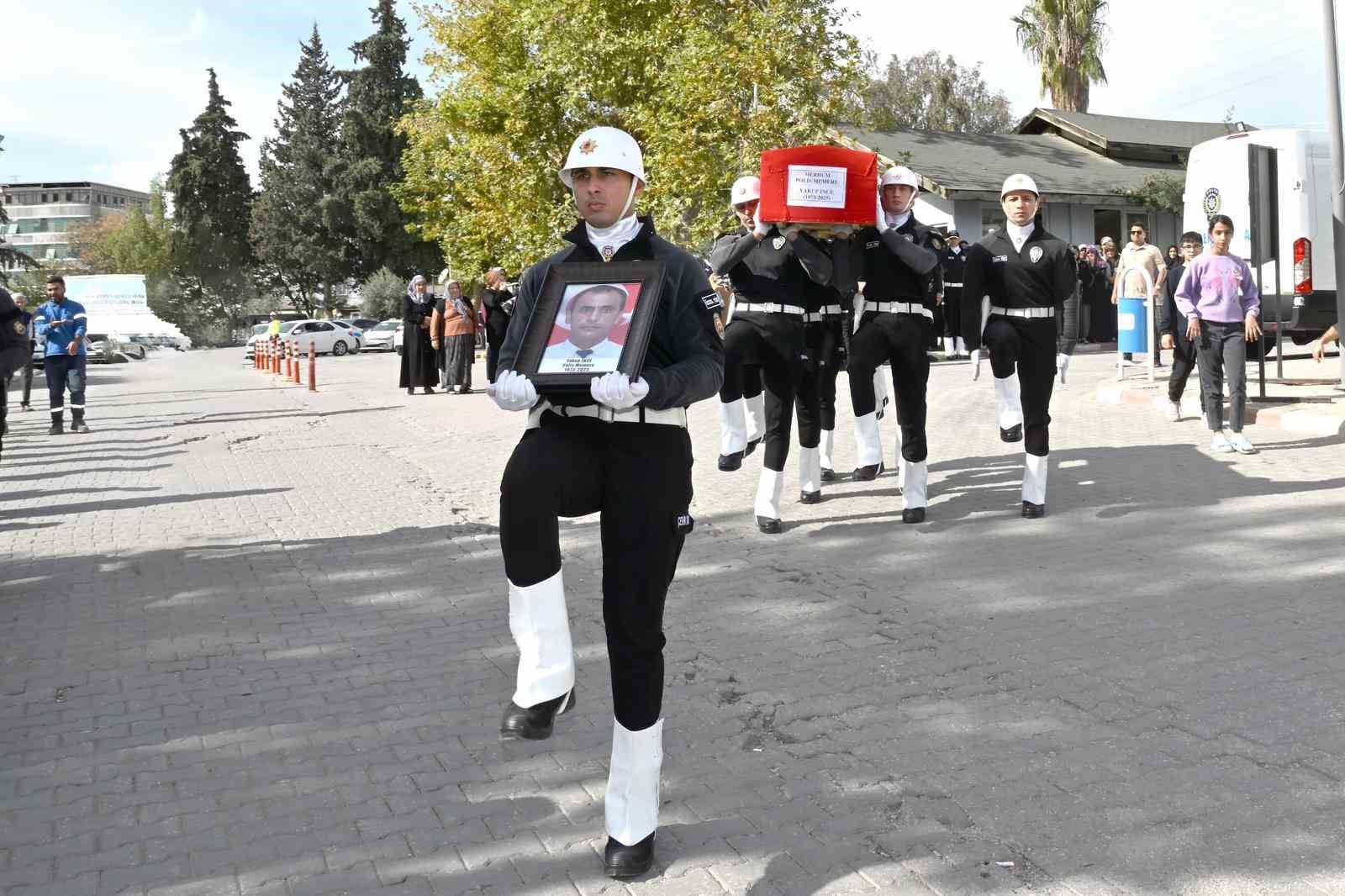 Kalp krizi geçiren polis memuru son yolculuğuna uğurlandı