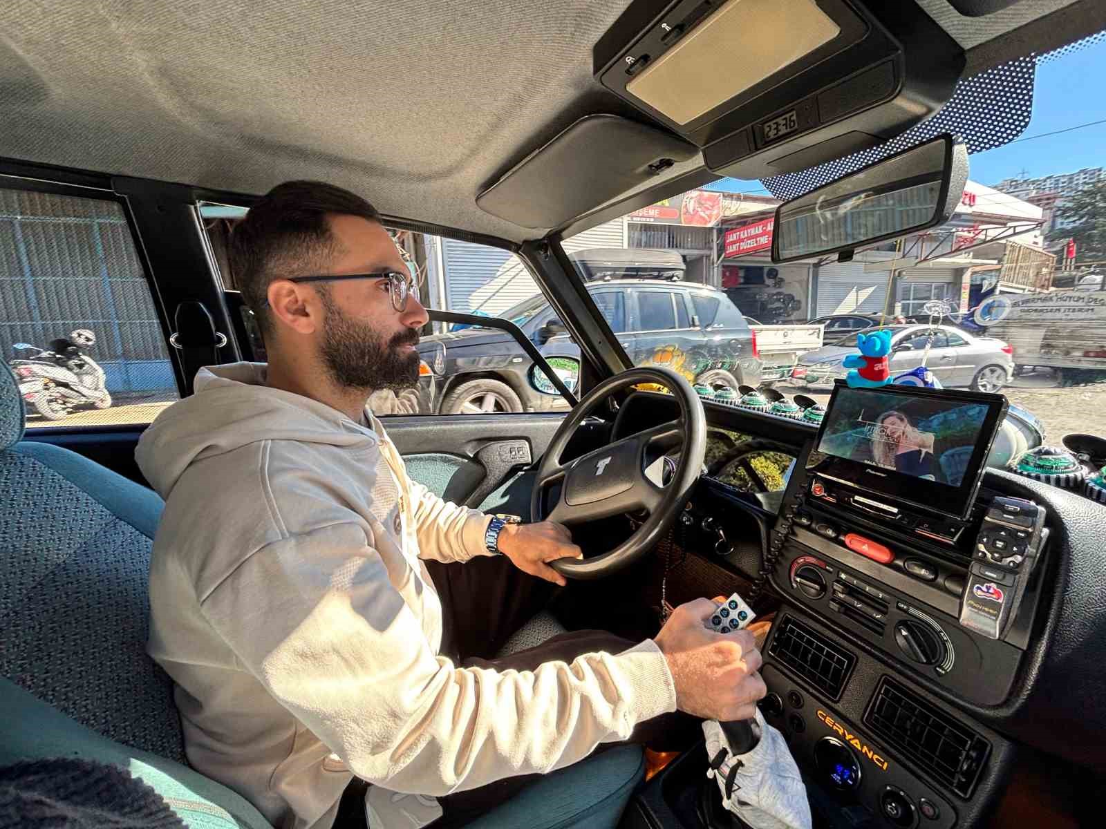 Bagajında televizyon ve oyun konsolu var