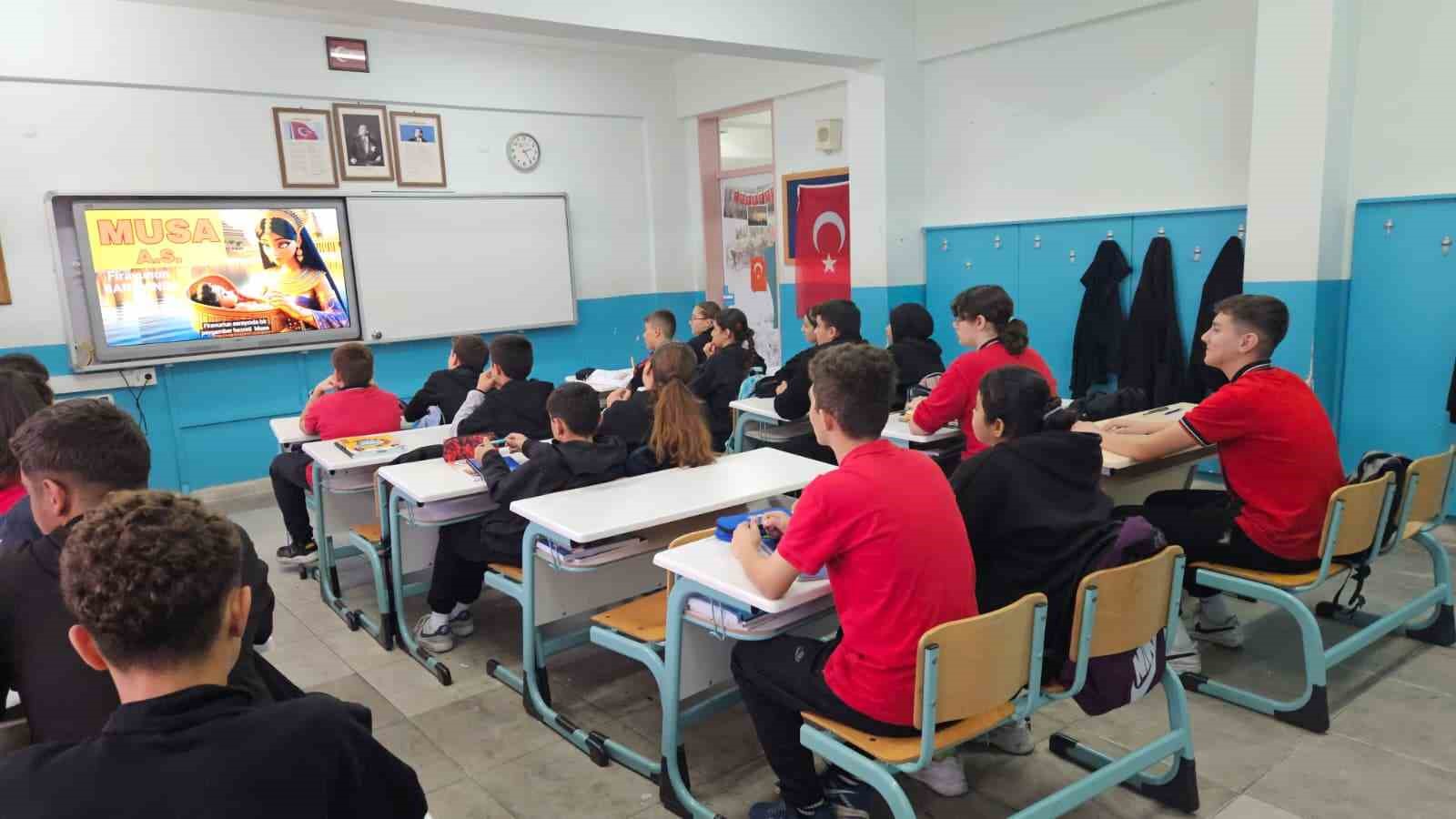 Bilecik&rsquo;te gen&ccedil;ler manevi değerlerle buluşuyor
