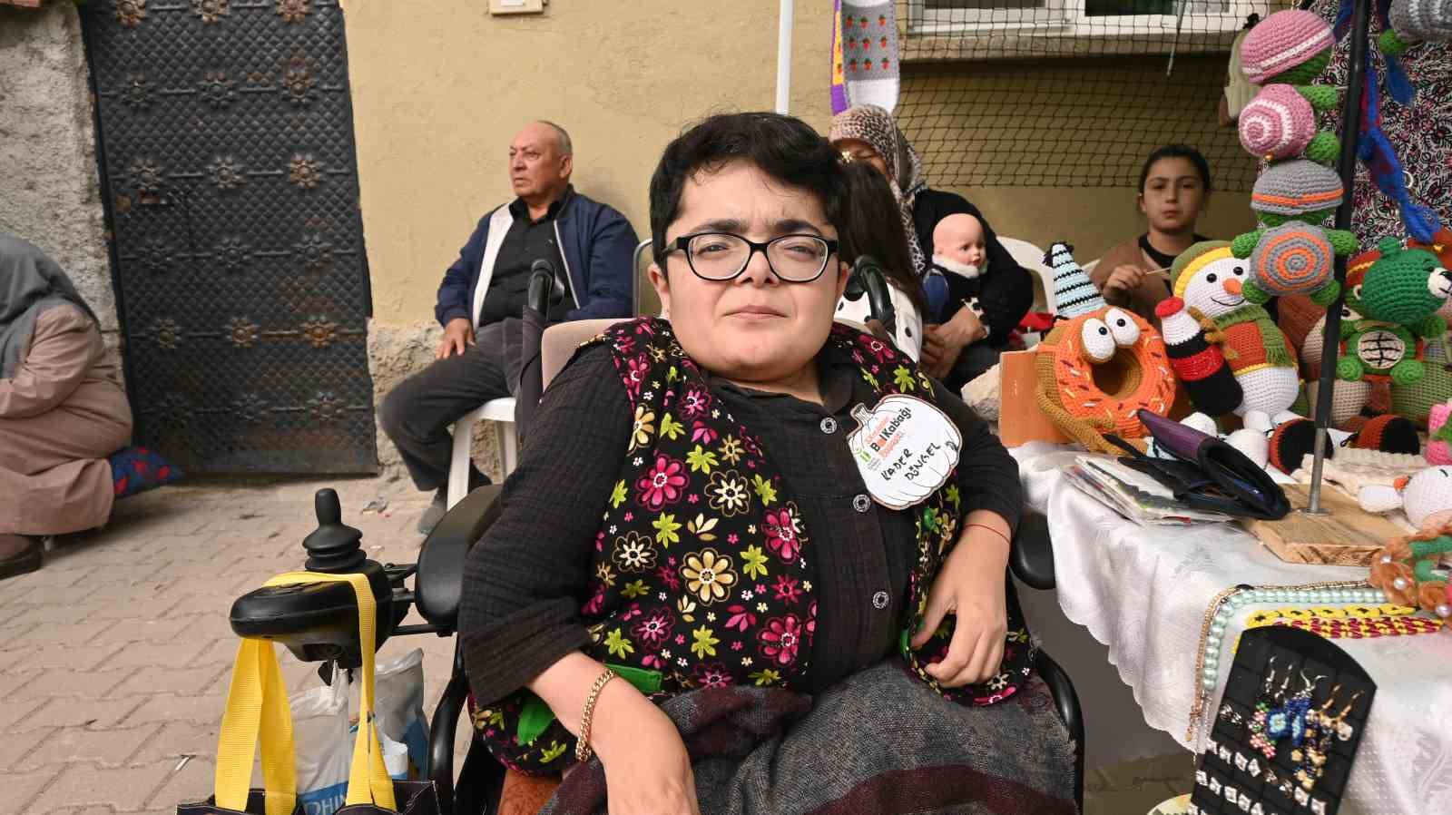 Cam Kemik hastası Kader D&ouml;ngel hobisini gelir kapısına d&ouml;n&uuml;şt&uuml;rd&uuml;
