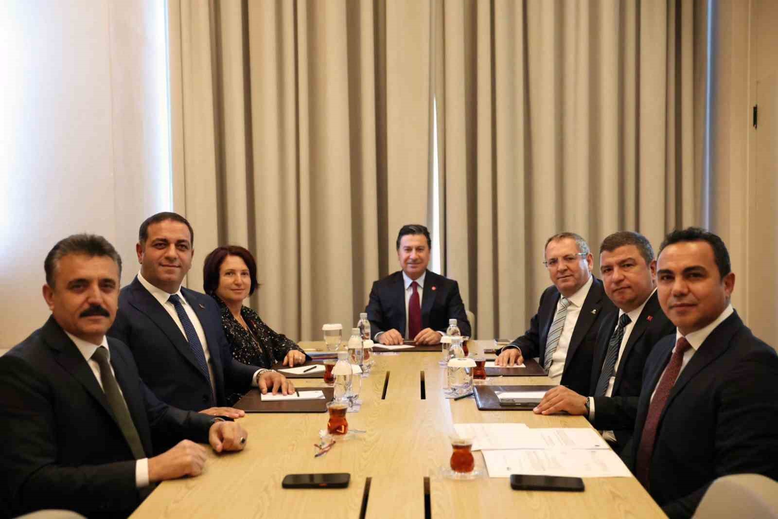 Başkan Aras: "Bizler günü kurtaran değil, yarını kuran işler için çalışacağız"