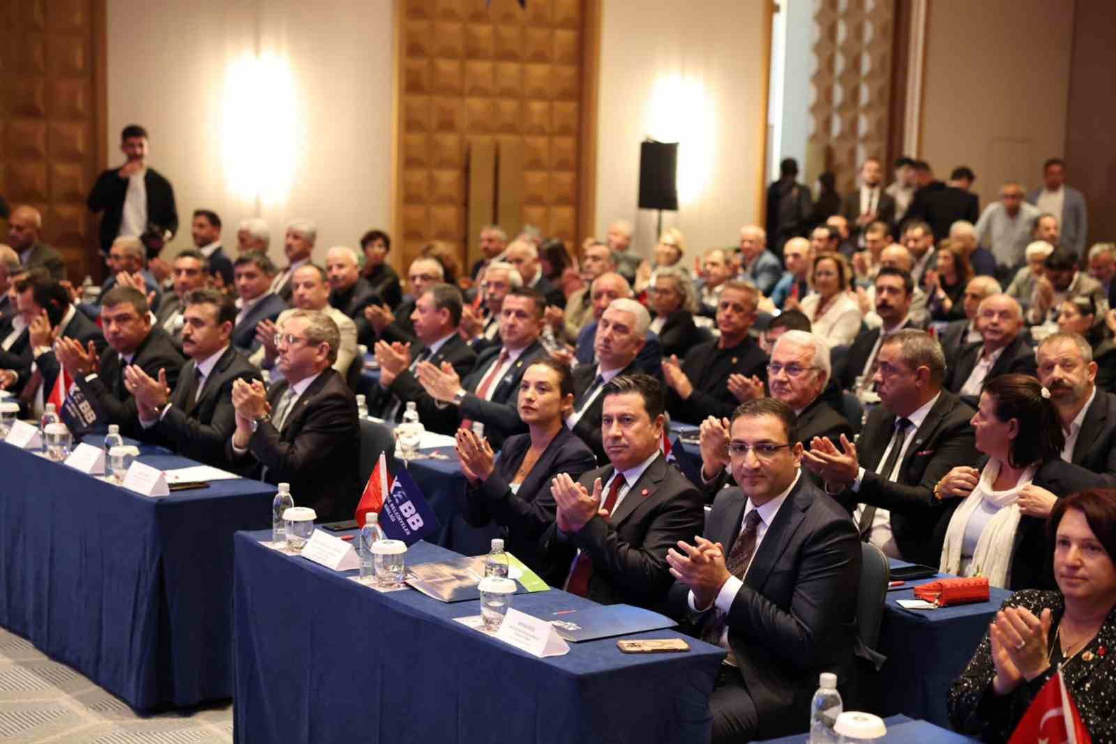 Başkan Aras: "Bizler g&uuml;n&uuml; kurtaran değil, yarını kuran işler i&ccedil;in &ccedil;alışacağız"
