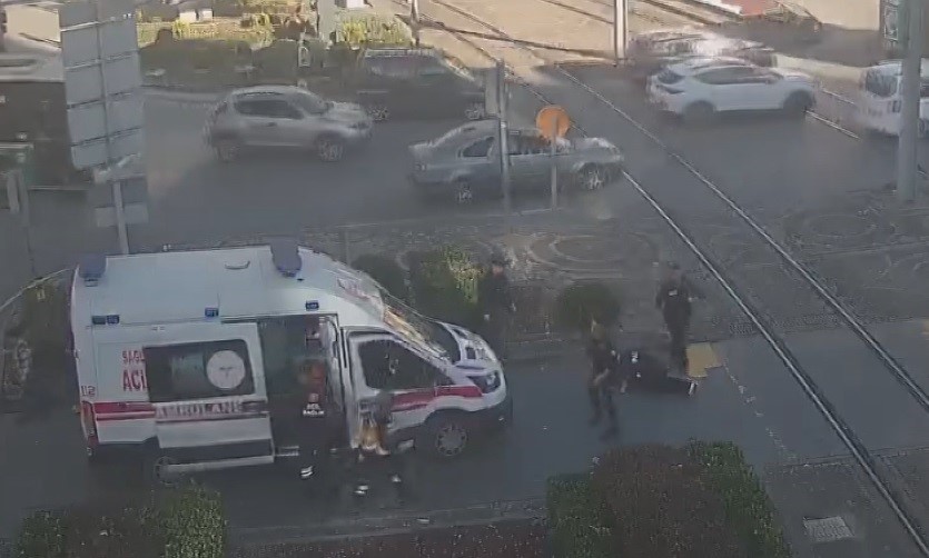 Polis, rahatsızlanan kadının yanından biran olsun bile ayrılmadı