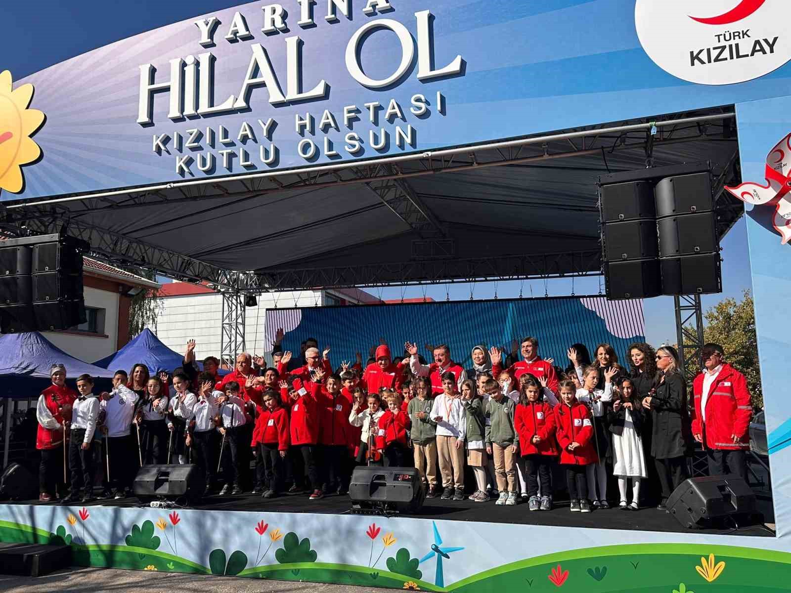 Miniklerin keman g&ouml;sterisi
