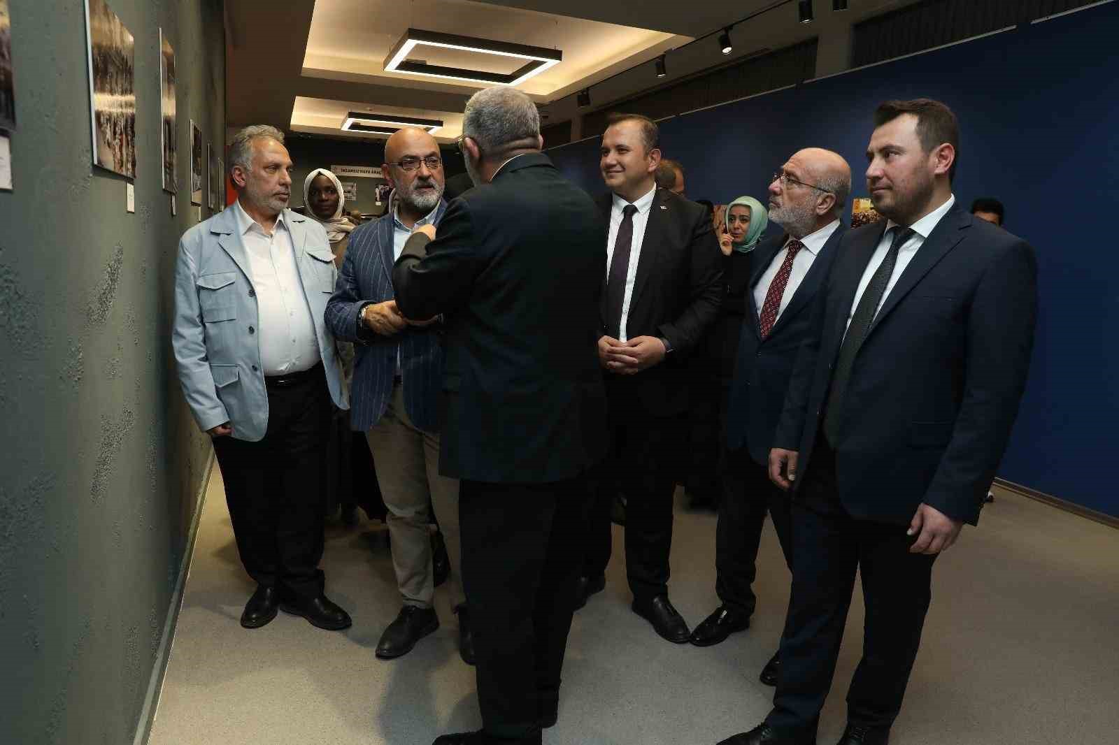 Büyükşehirden uluslararası öğrencilere sanat köprüsü: ‘Bi’ Dünya Sanat’ sergisi açıldı