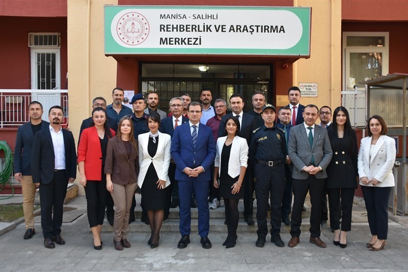 Salihli eğitimde yeni d&ouml;nem! &lsquo;Eğitime Destek Projesi&rsquo; tanıtıldı
