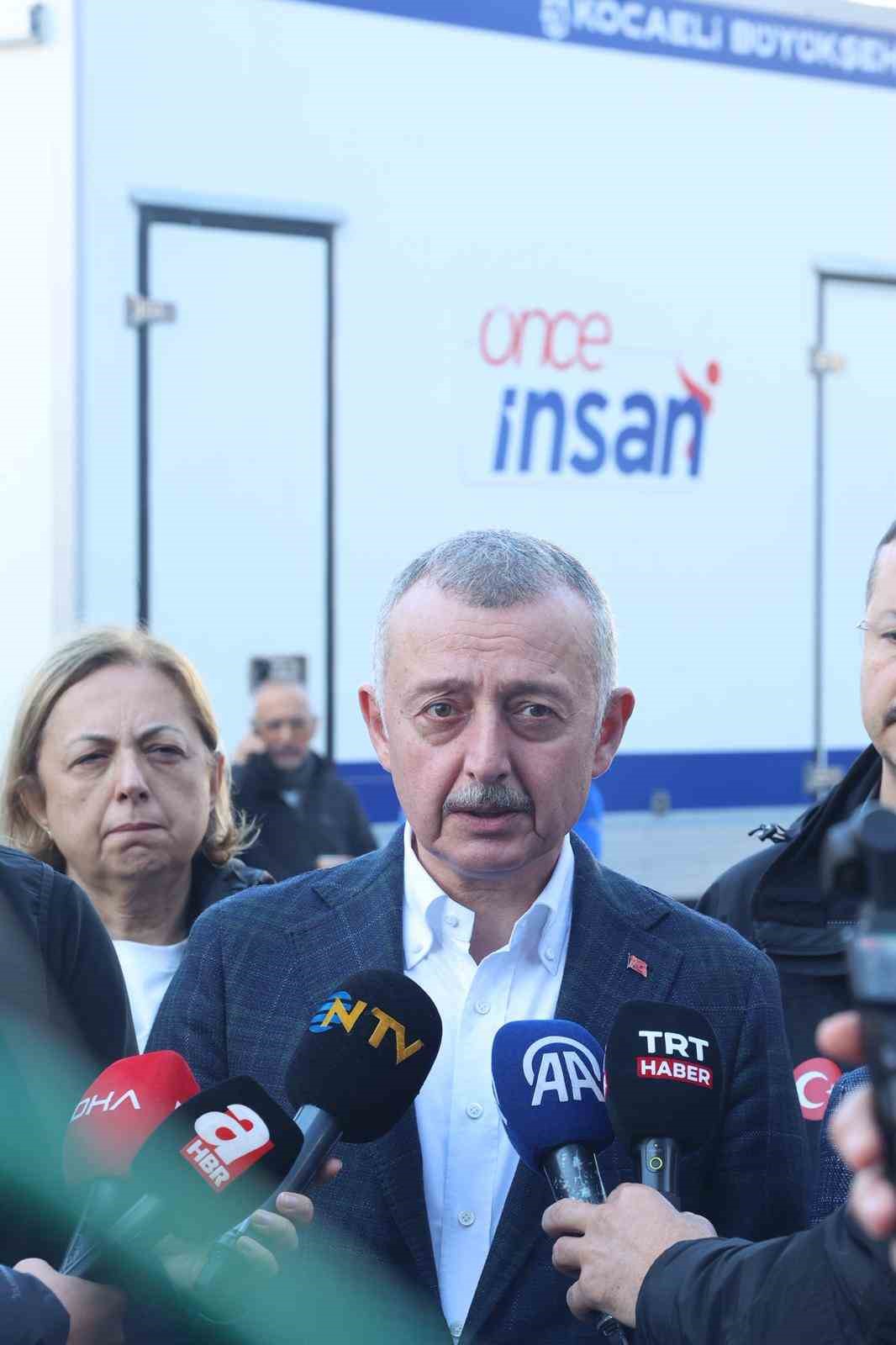 300 metre yarı&ccedil;apındaki t&uuml;m binalarda ve zeminde detaylı &ouml;l&ccedil;&uuml;mler yapılıyor
