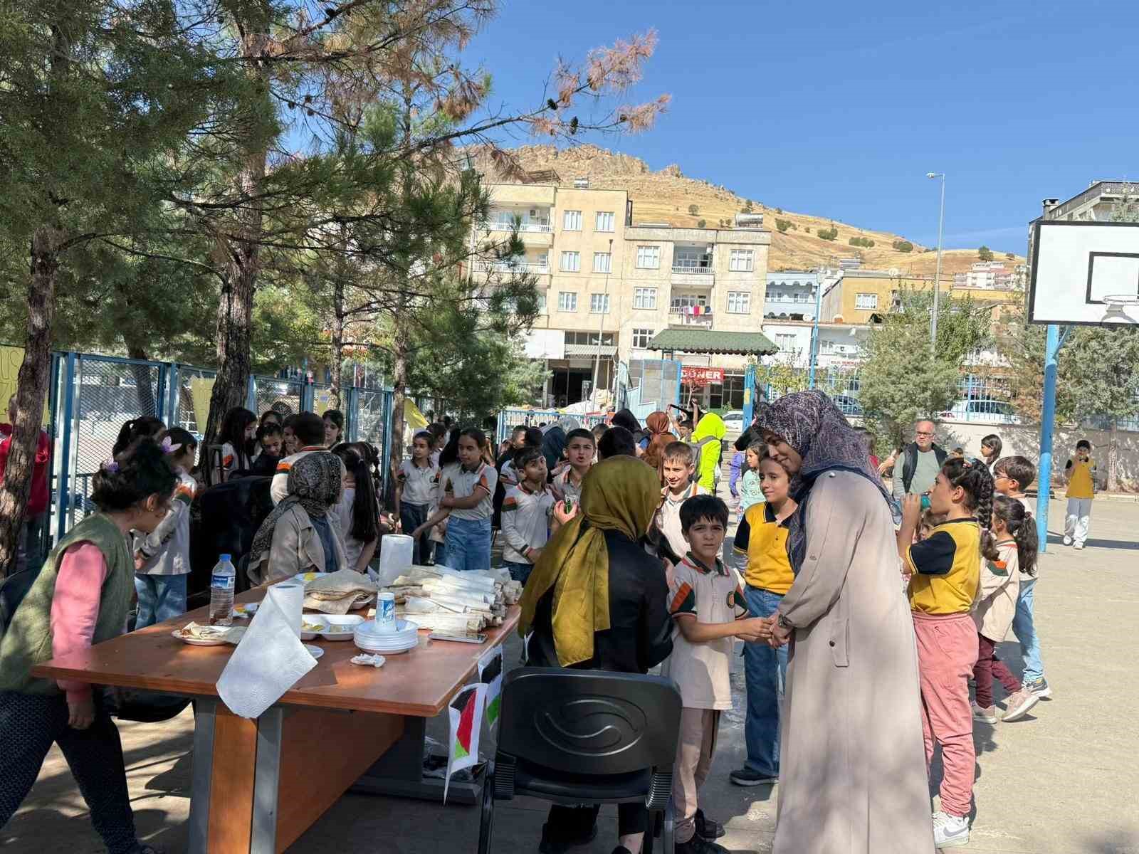 Diyarbakır’da öğrencilerden Gazze’ye 1 milyon 287 bin liralık destek