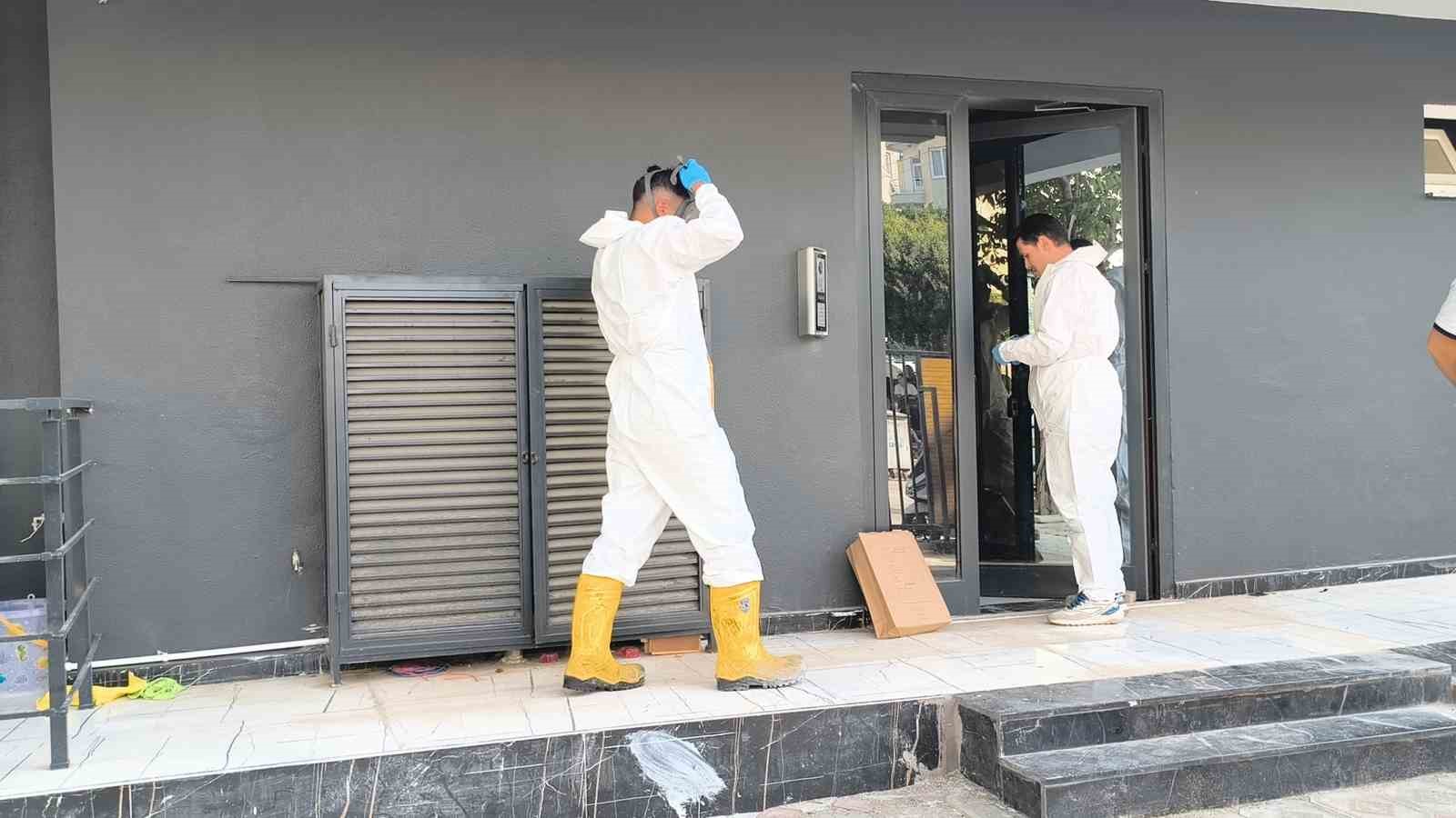 Oğluna ulaşamayınca Kayseri&rsquo;den Antalya&rsquo;ya geldi, cansız bedeni ile karşılaşınca feryatları y&uuml;rek dağladı
