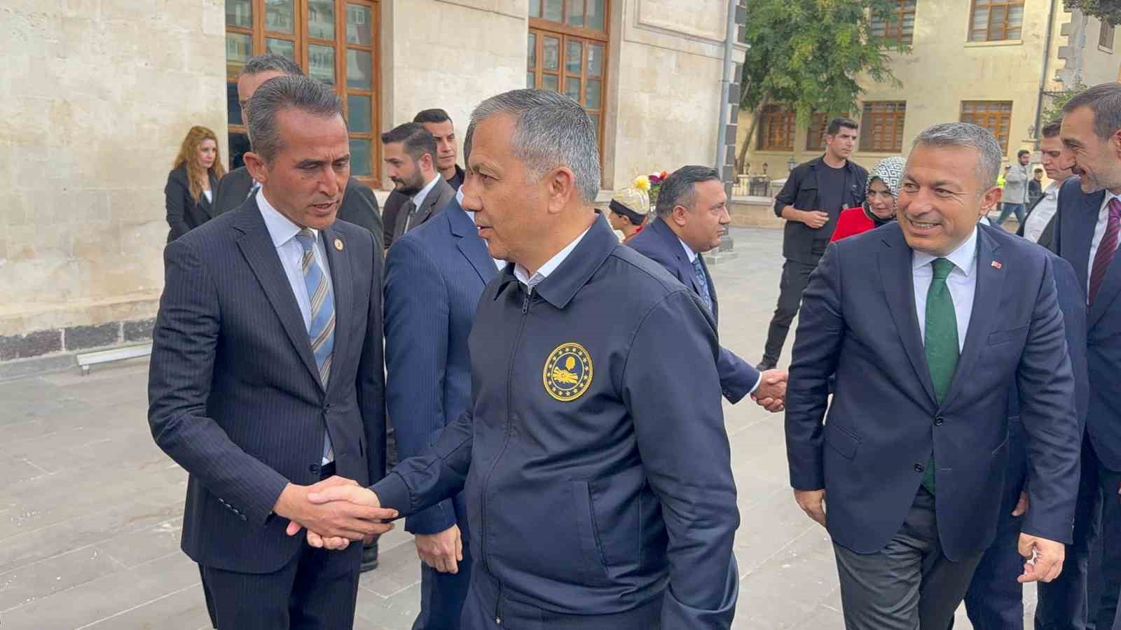 Bakan Ali Yerlikaya, Kilis Valisi Tahir Şahin ile bir araya geldi