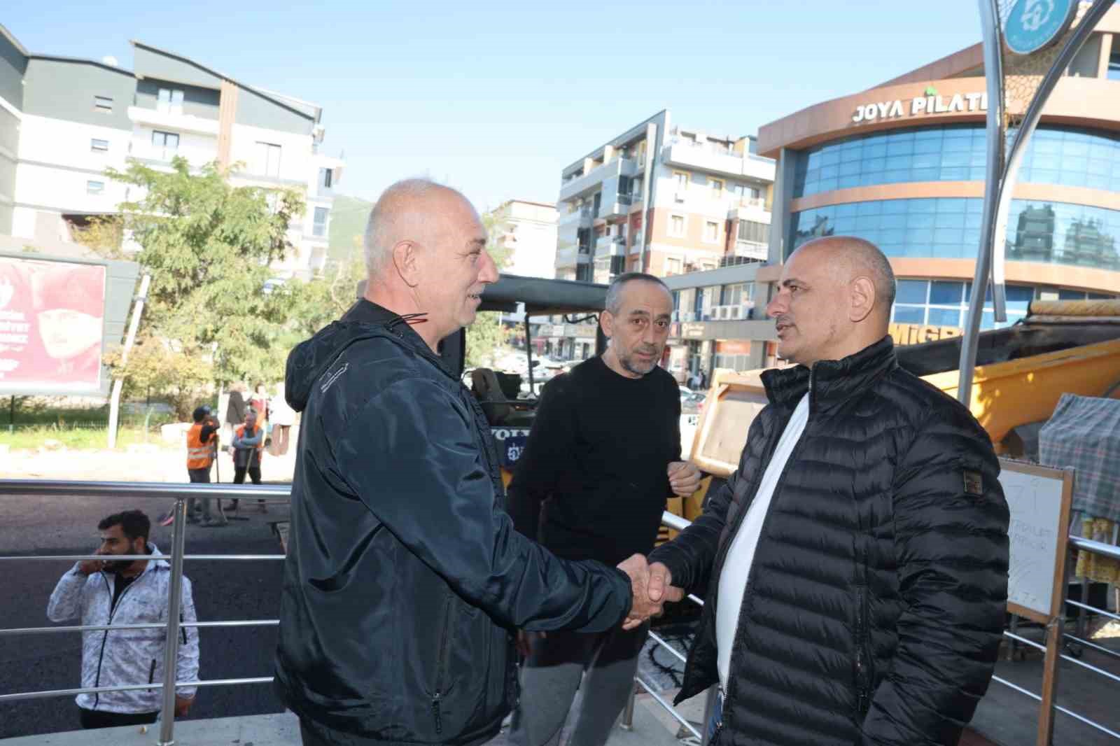 K&ouml;rfez&rsquo;de hafta sonu asfalt mesaisi
