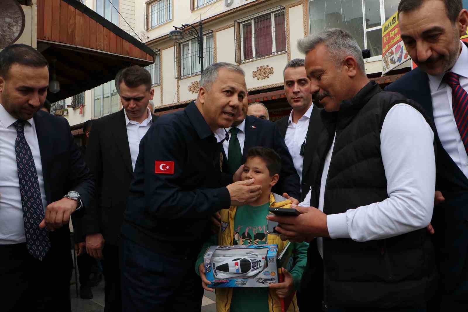 İçişleri Bakanı Yerlikaya’dan Kilis’te esnaf ziyareti
