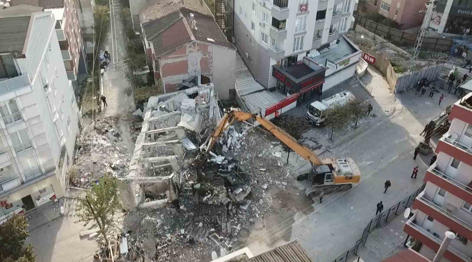 Kocaeli&rsquo;de 4 kişiye mezar olan binanın yıkım nedeni araştırılıyor
